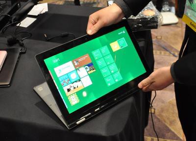 Lenovo Yoga : restez zen avec cette superbe tablette tout en un !